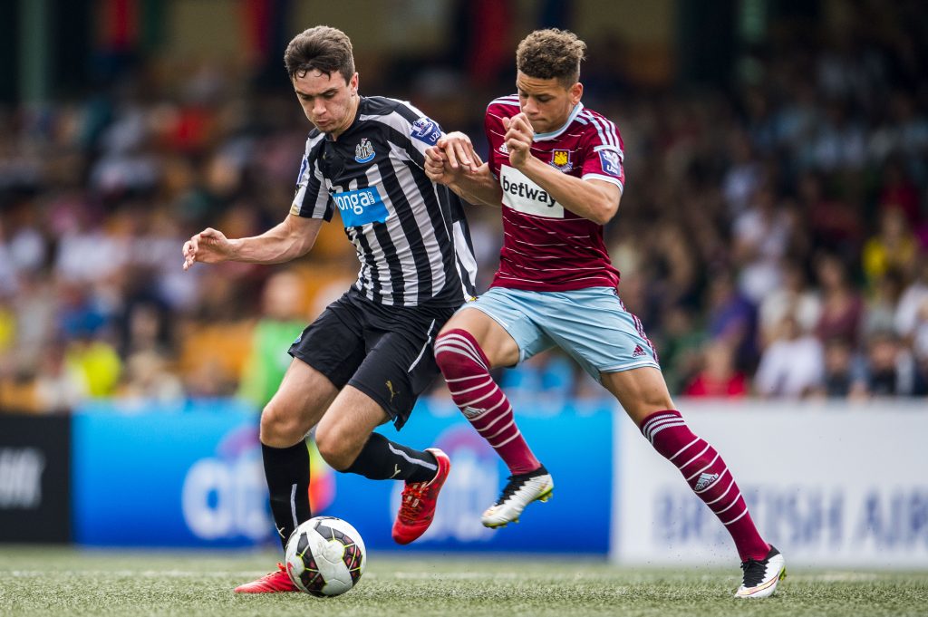 Newcastle United vs West Ham United during their Main Cup Semi-Final as part of day three of the HKFC Citibank Soccer Sevens 2015 on May 31, 2015 at the Hong Kong Football Club in Hong Kong, China. Photo by Xaume Olleros / Power Sport Images